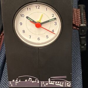 Adorable alarm clock, whose door is open to the music of the big band orchestra!